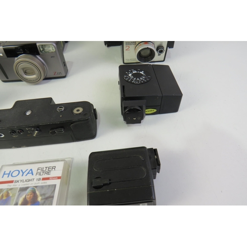 427 - Selection of cameras and ACC, canon z15, olympus, polaroid square shooter 2, sankyo lxl-225 moule ca... 