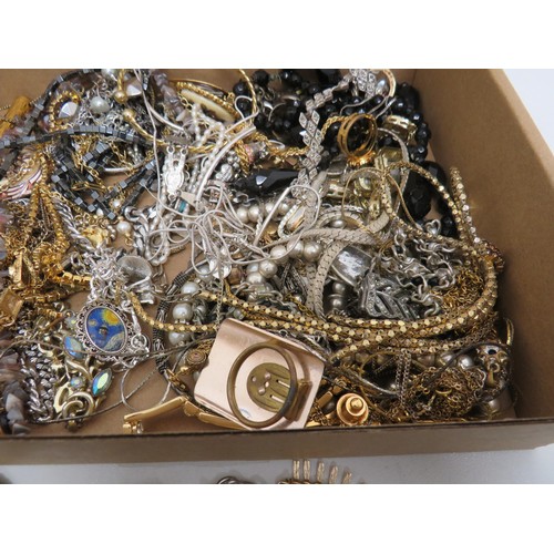 95 - Box full of vintage jewellery.