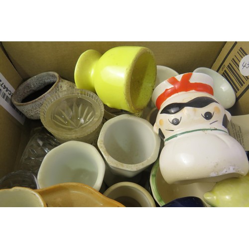 112 - Box of egg cups