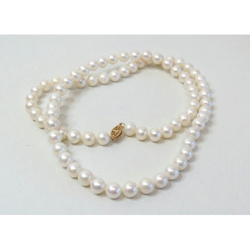 73 - Vintage white pearl neckace with 14ct gold clasp, 24