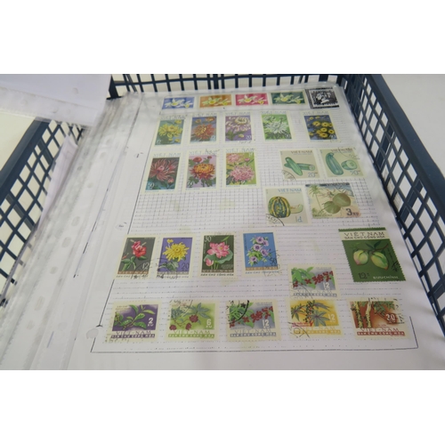 137 - One hundred sheets of world stamps