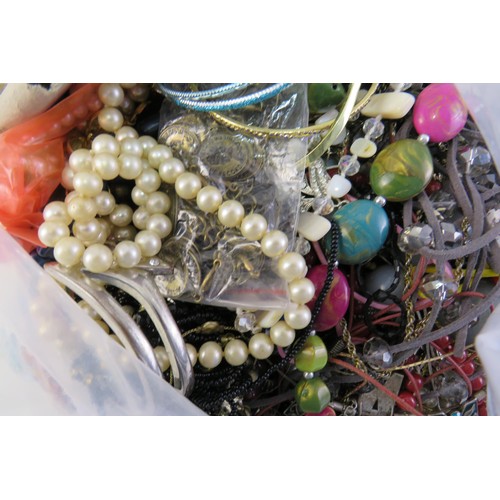 99 - 10kg bag of costume Jewellery.