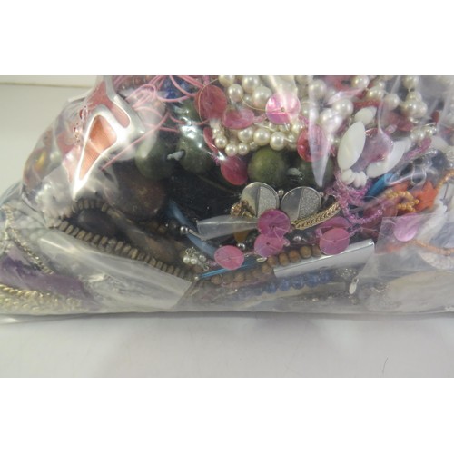 99 - 10kg bag of costume Jewellery.