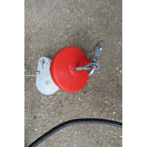 336 - Hilvia 240v electric hoist