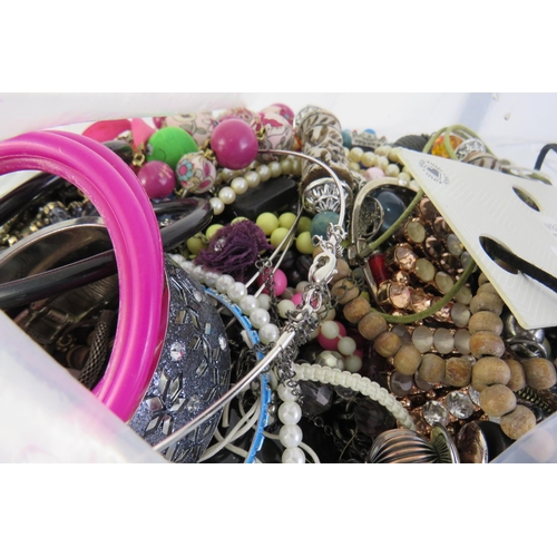 175 - 10kg Mixed jewellery