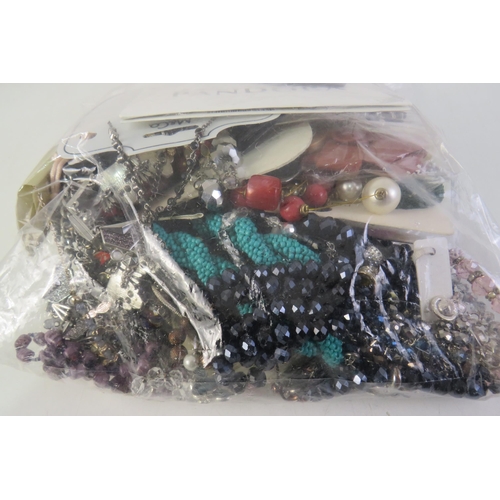 179 - 1.5kg bag of new jewellery