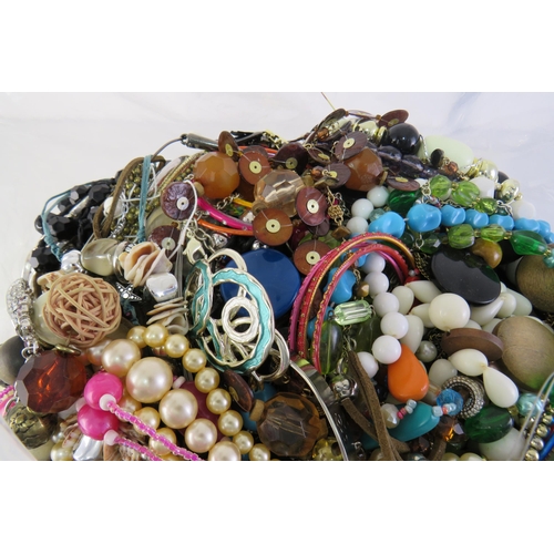 183 - 10kg Mixed jewellery