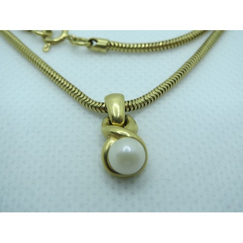 79 - Vintage 18ct Gold Pearl pendant necklace, 17