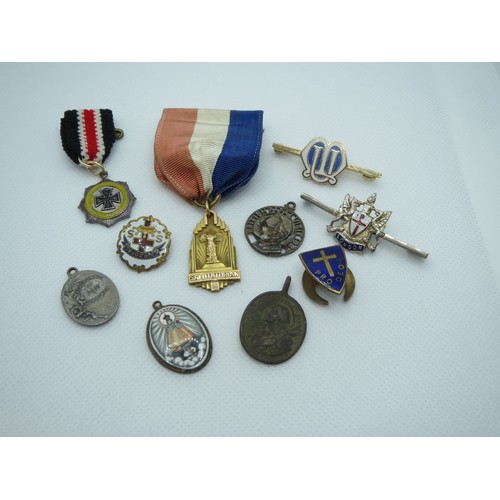 93 - Antique/vintage religious fobs, medals and badges.