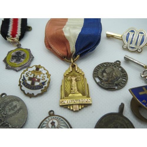 93 - Antique/vintage religious fobs, medals and badges.