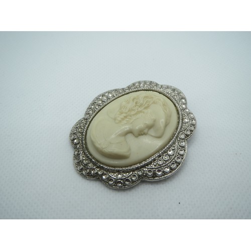 82 - Vintage Charles Horner Sterling silver large cameo brooch, hallmarks Chester 1949
5cms x 4.5cms