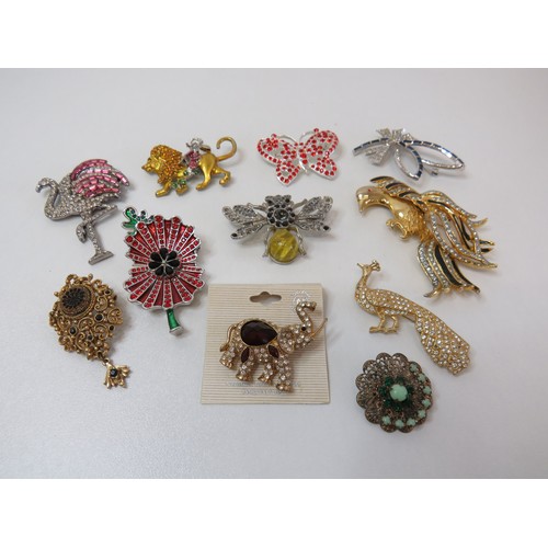 94 - Collection of brooches to include vintage.