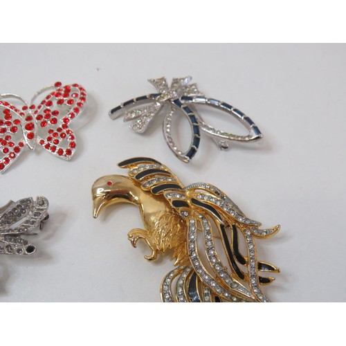 94 - Collection of brooches to include vintage.