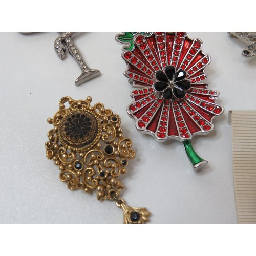 94 - Collection of brooches to include vintage.