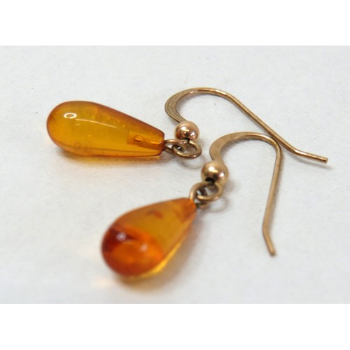 46 - 9ct Gold Amber teardrop earrings, 0.9g.