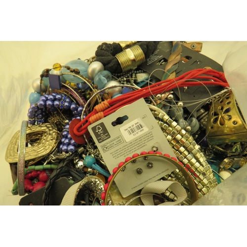 101 - 10kg Mixed jewellery