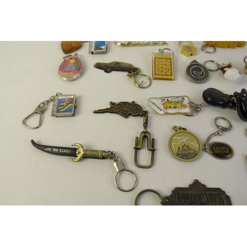 124 - Thirty various keyrings