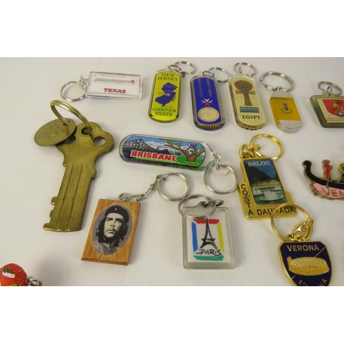 128 - Thirty various keyrings