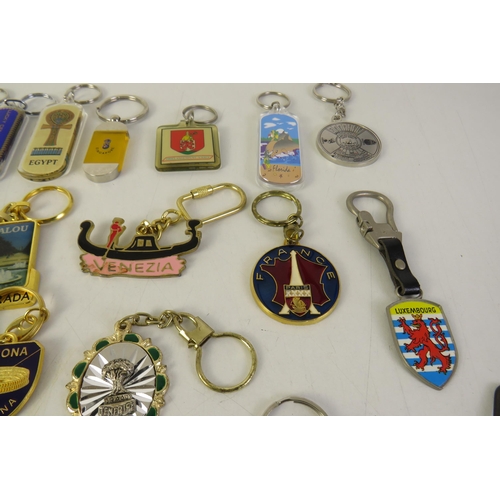 128 - Thirty various keyrings