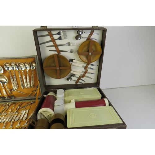 131 - Vintage picnic set and cutlery set