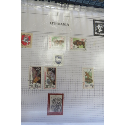 132 - One hundred sheets of world stamps flowers and animals