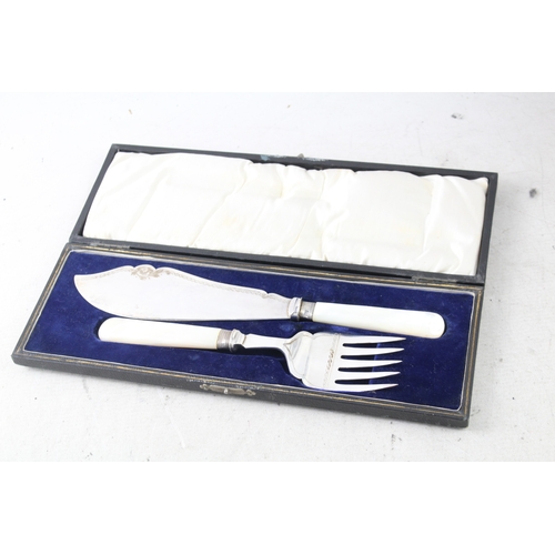 645 - W S Savage & Co Fish Serves Mother Of Pearl Silver Plate Cutlery Set 569g