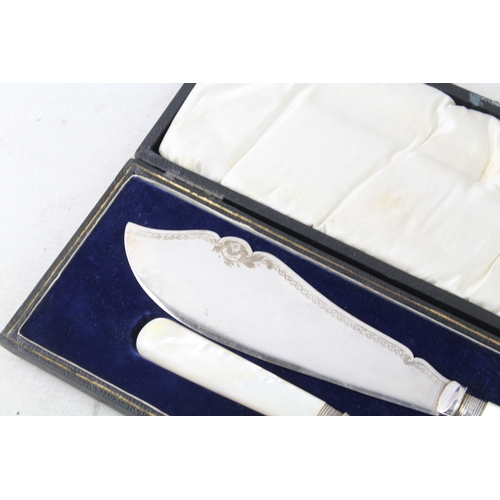 645 - W S Savage & Co Fish Serves Mother Of Pearl Silver Plate Cutlery Set 569g