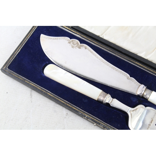 645 - W S Savage & Co Fish Serves Mother Of Pearl Silver Plate Cutlery Set 569g