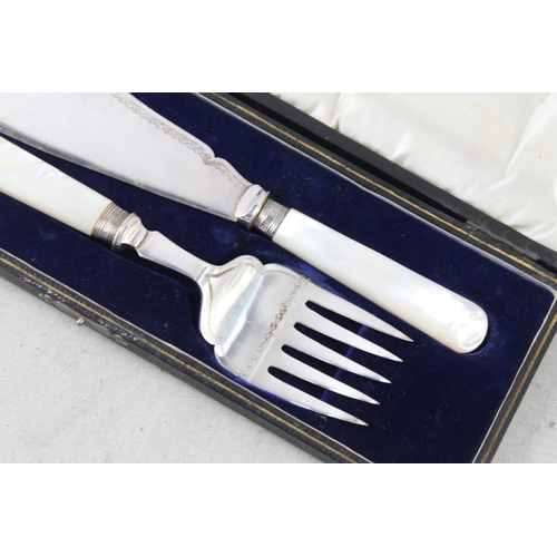 645 - W S Savage & Co Fish Serves Mother Of Pearl Silver Plate Cutlery Set 569g