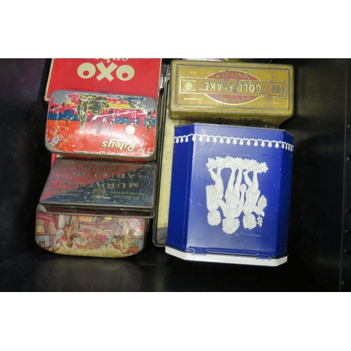 301 - Tub of vintage collectable tins