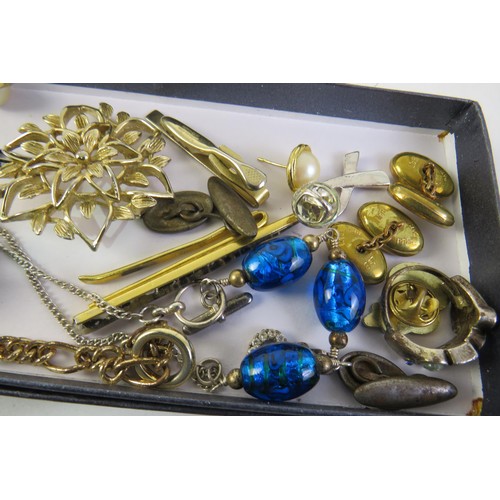 139 - Selection of jewellery