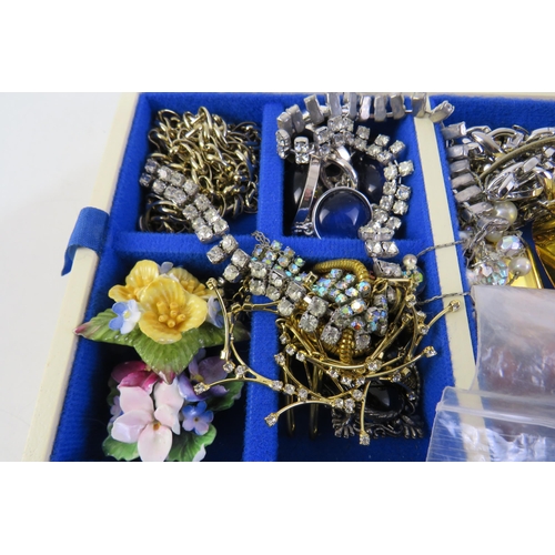 141 - selection of vintage jewellery, antique hat pins etc