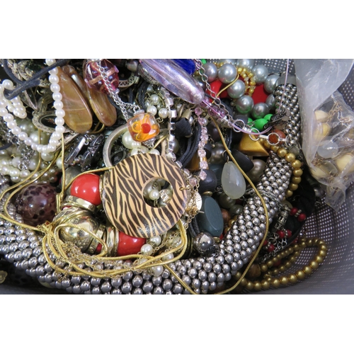 151 - Selection of costume jewellery