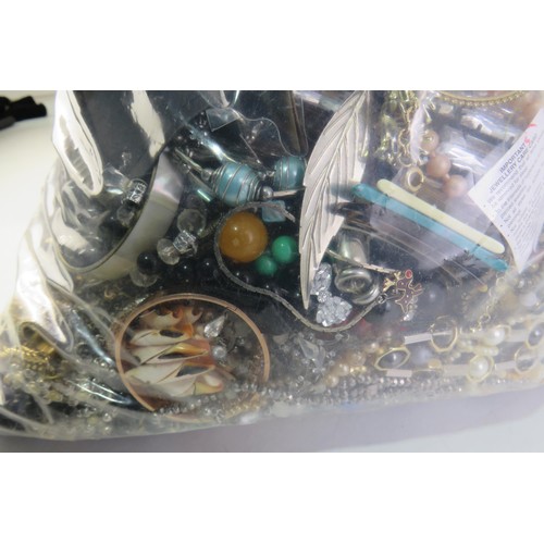 62 - 10kg bag of costume jewellery.