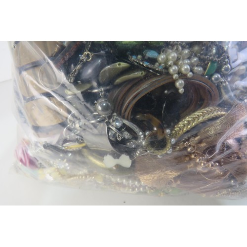 62 - 10kg bag of costume jewellery.