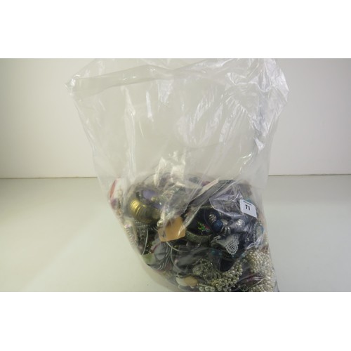 71 - 10kg bag of costume jewellery.