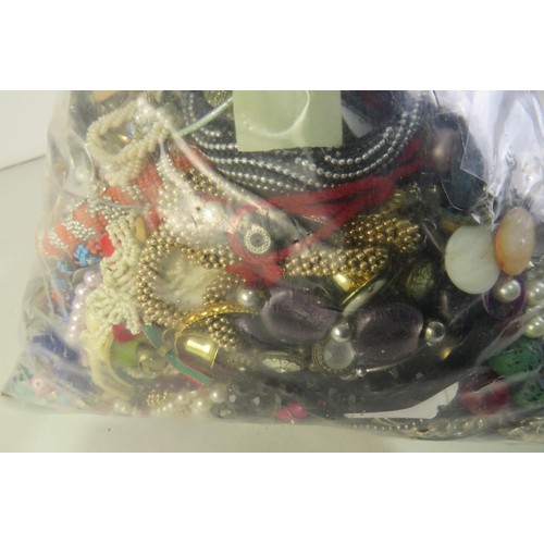 71 - 10kg bag of costume jewellery.