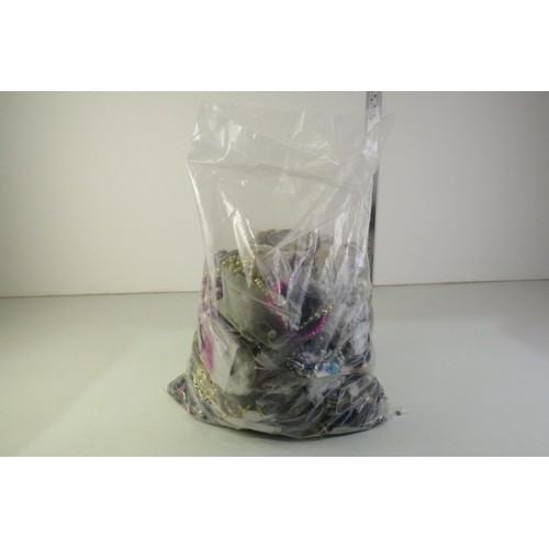 81 - 10kg bag of costume jewellery.