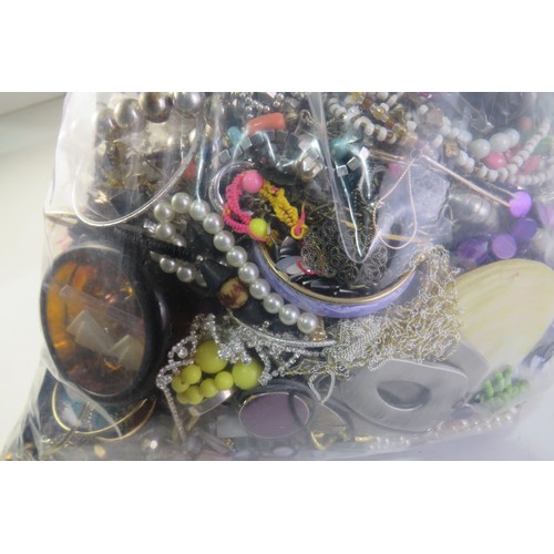 82 - 10kg bag of costume jewellery.