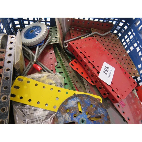 354 - Tray of vintage meccano parts