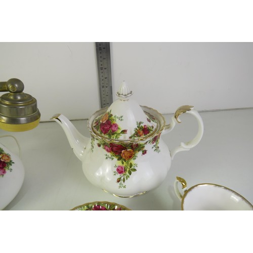 358 - Joblot of royal albert country roses includes telephone and tea/coffee set