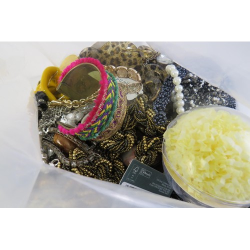 90 - 10kg bag of costume jewellery.