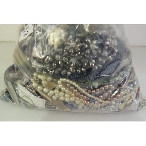 90 - 10kg bag of costume jewellery.