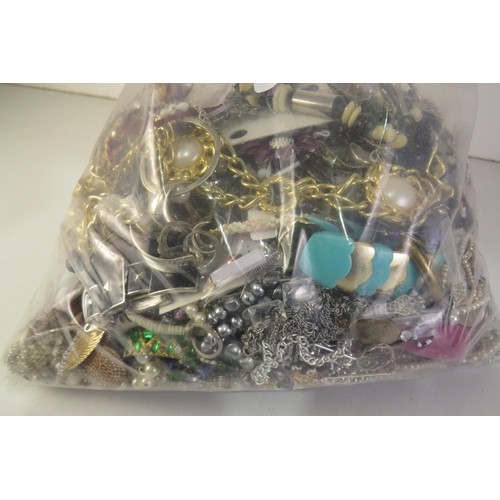 91 - 10kg bag of costume jewellery.