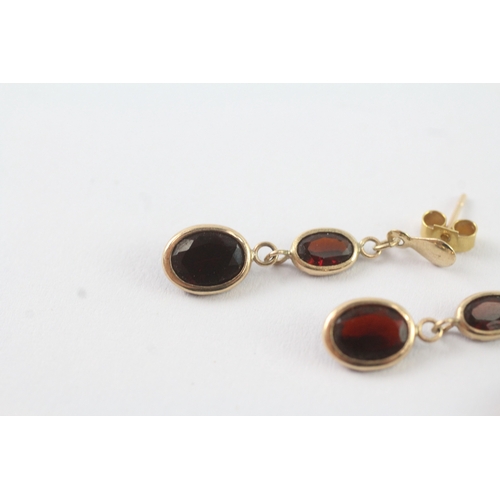 15 - 2x 9ct gold garnet drop earrings-2.29g