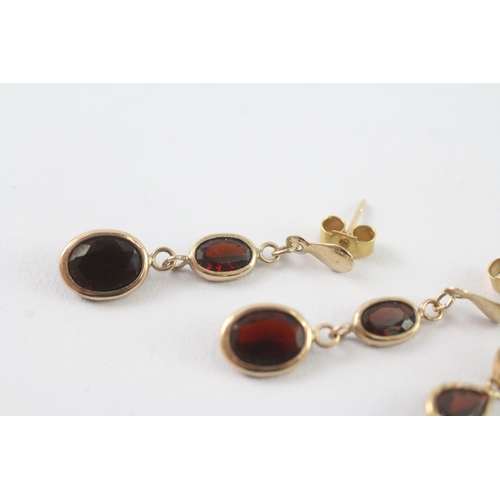 15 - 2x 9ct gold garnet drop earrings-2.29g