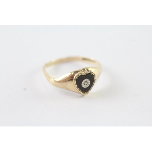 43 - 9ct gold vintage black onyx & diamond heart shape signet ring- size O, 1.15g