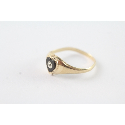 43 - 9ct gold vintage black onyx & diamond heart shape signet ring- size O, 1.15g