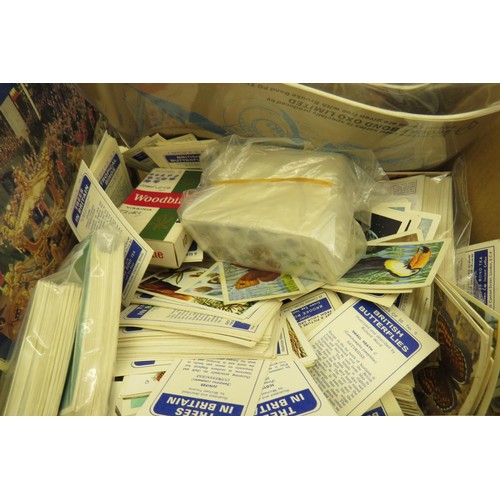 387 - Box of brooke bond cards and albums