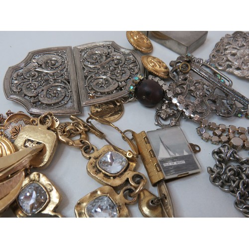 73 - Collectable lot includes Jewellery, buttons, buckles etc.